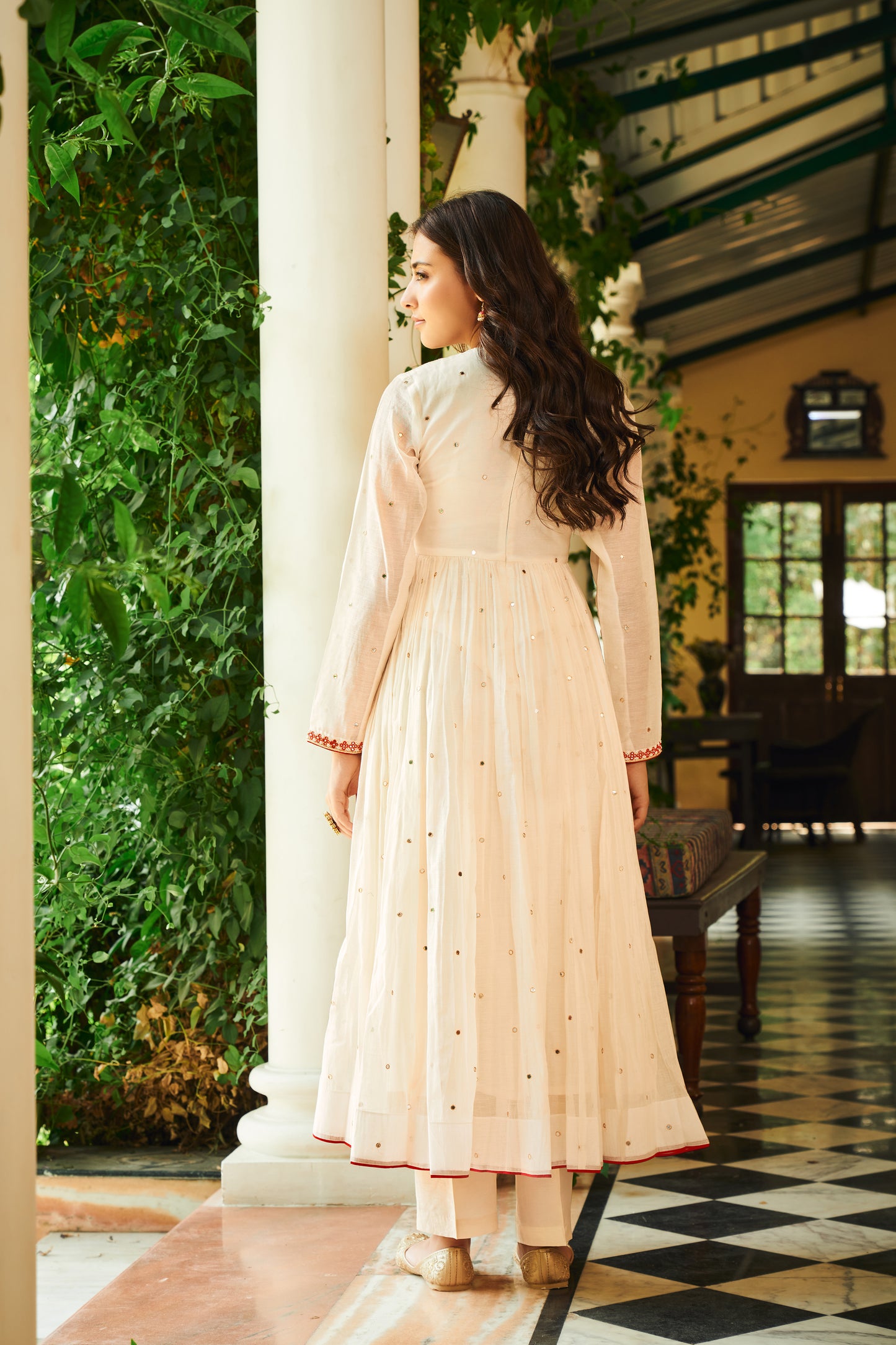 Shefali jariwala in Parijat Set