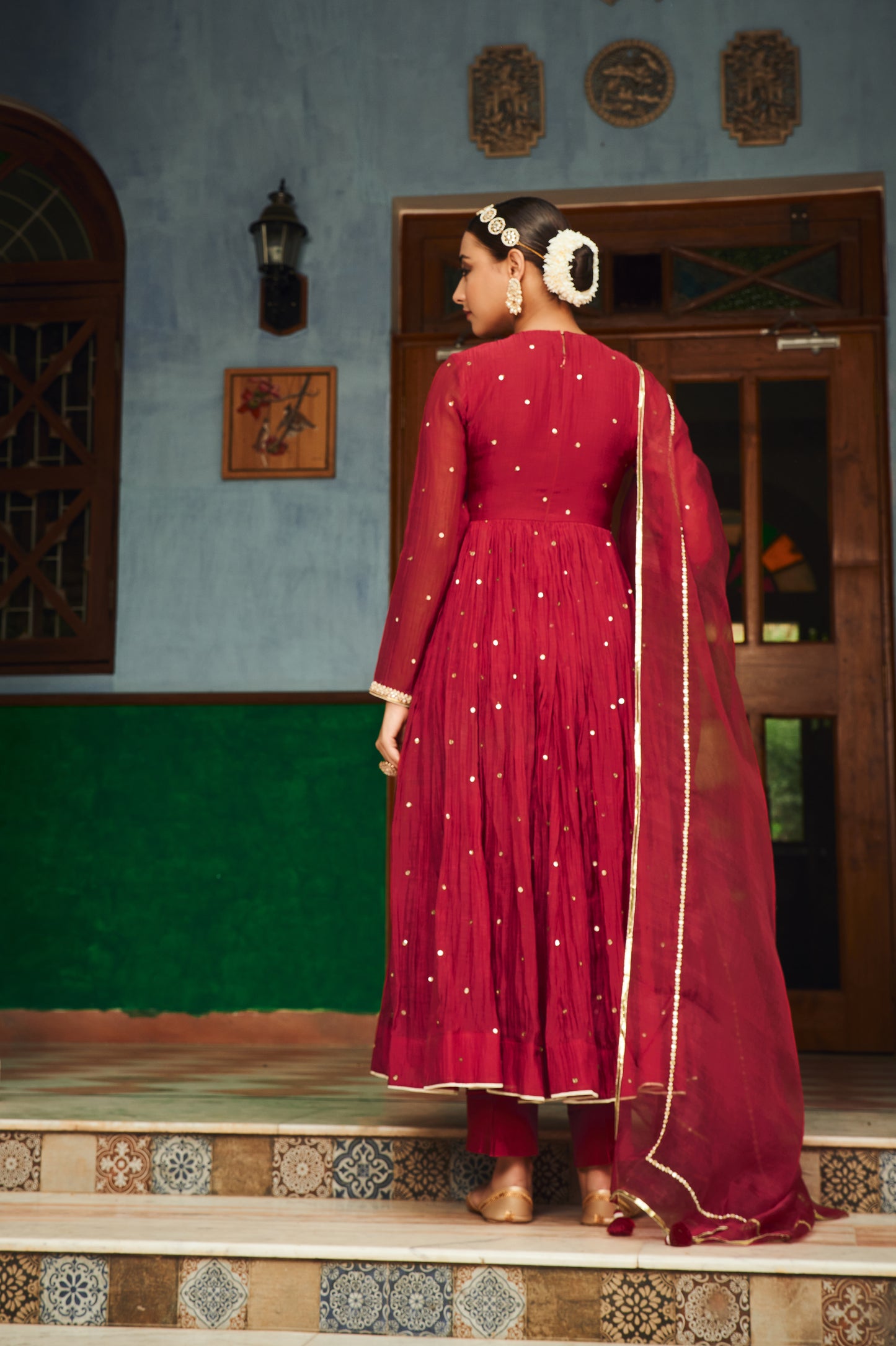 Rishu Diwan in Parijat Set