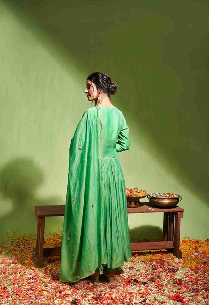 Sana makbool in vibha set
