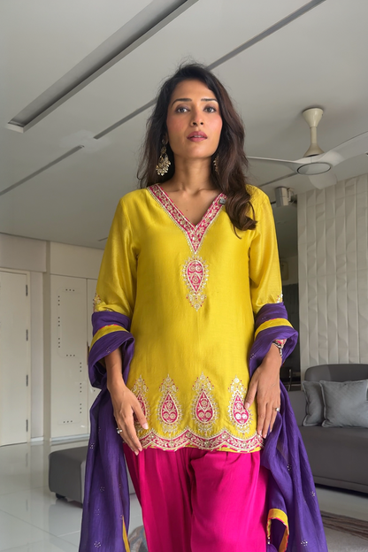 Gunjan Ladha in Jugni Set