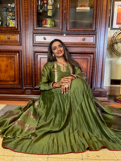 Shanthi Priya in Ridhima Set