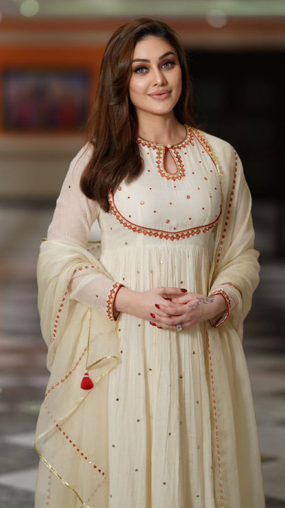 Shefali jariwala in Parijat Set