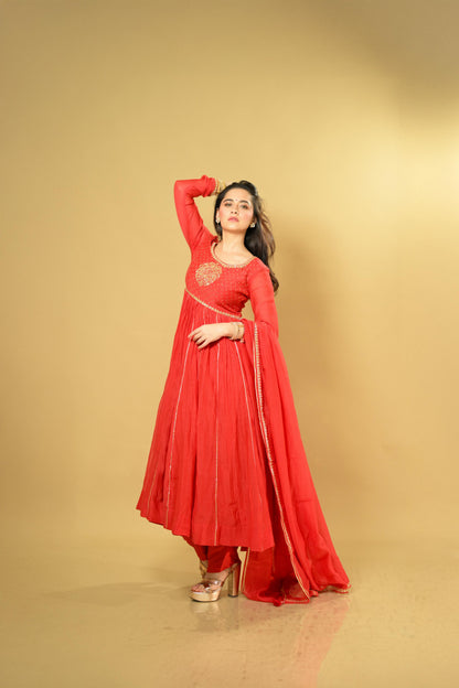 Sanjeeda shaikh in Ruha set in Red
