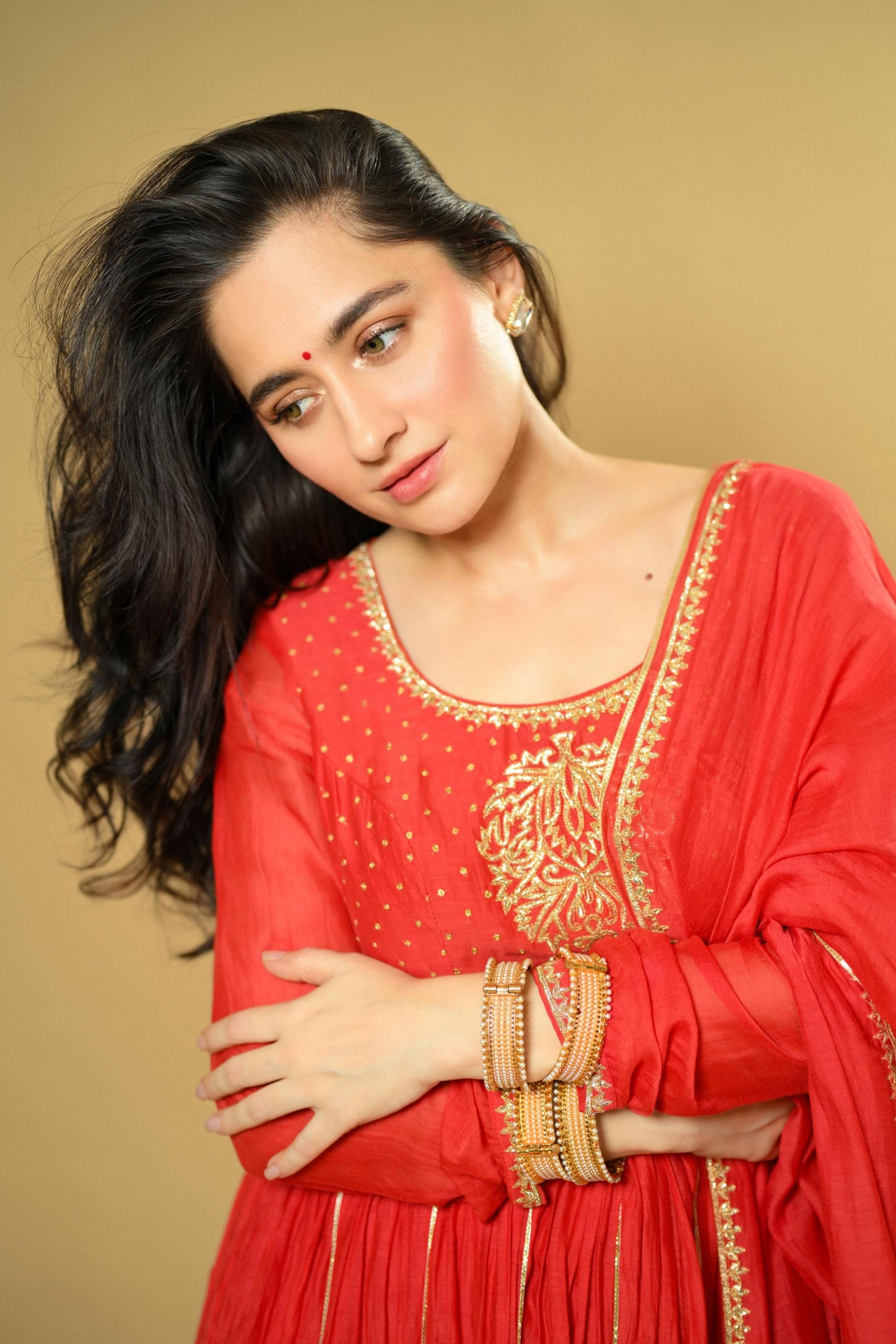 Sanjeeda shaikh in Ruha set in Red