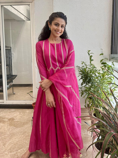 Manasi Parekh in Pratibha set