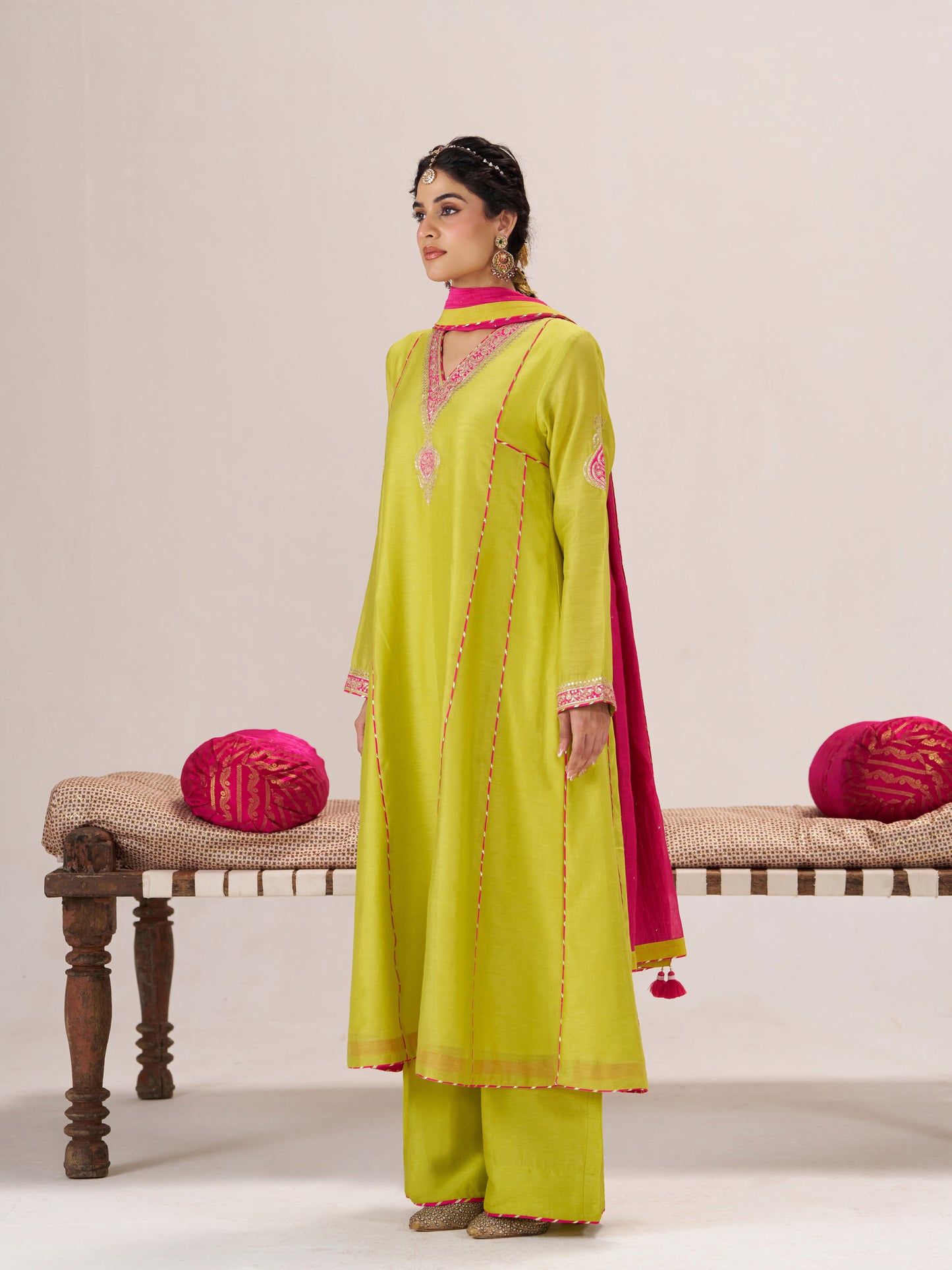 Naaz Set